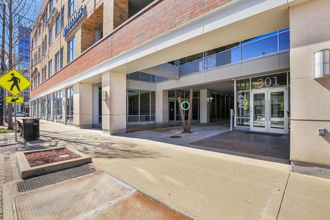 Condo in Champaign, Illinois, United States 4 - 17901714