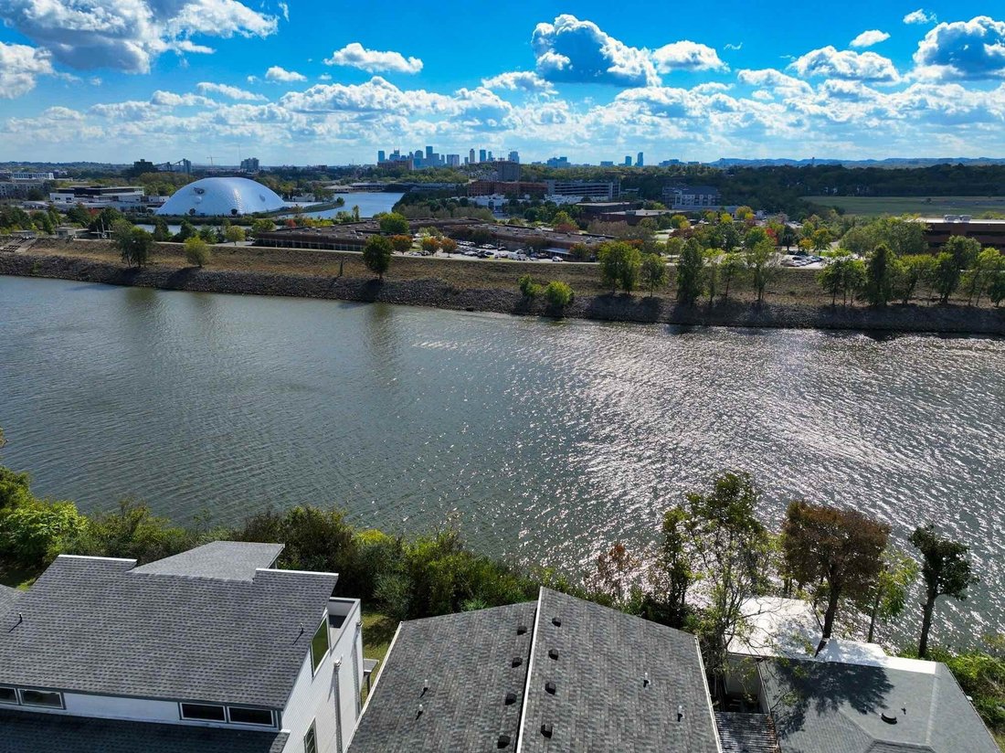 Co Op in Nashville, Tennessee, United States 2 - 17901519