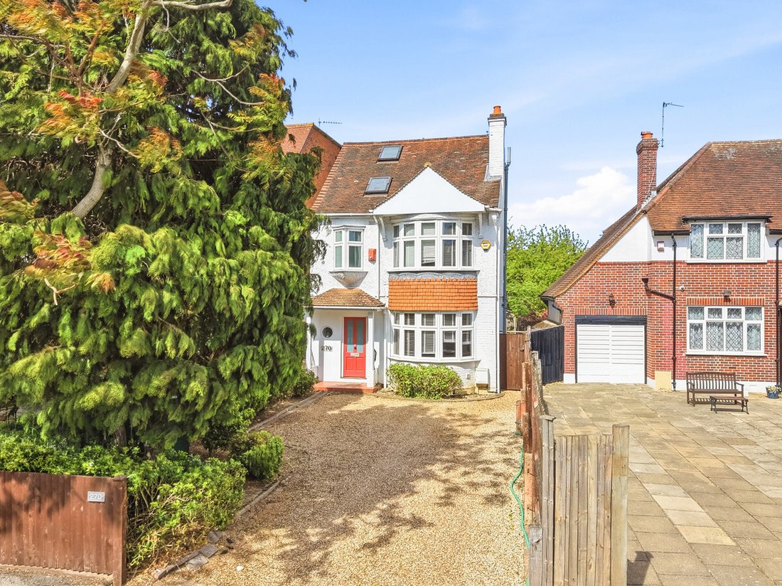 House in Cottenham Park, Merton, England 1 - 15454360