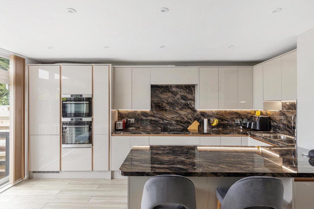 House in Ealing (London Borough of Ealing), Ealing, England 3 - 17902052