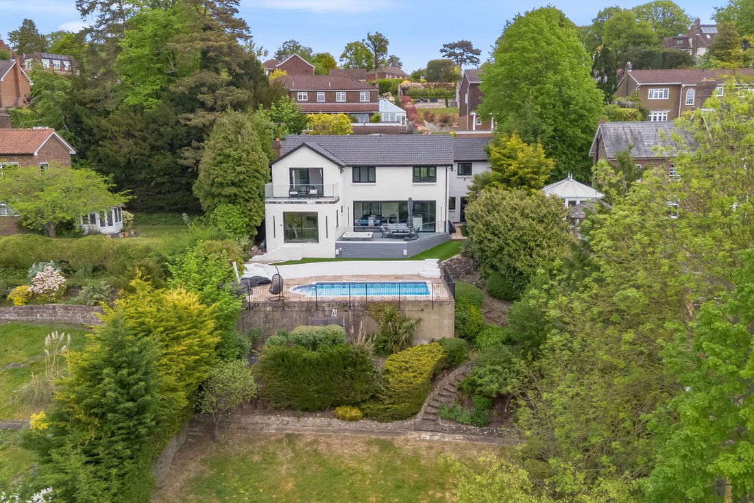 House in Warlingham, England 2 - 17902037