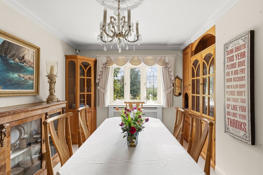 House in Woodcote Green, London Borough of Croydon, England 5 - 17902041