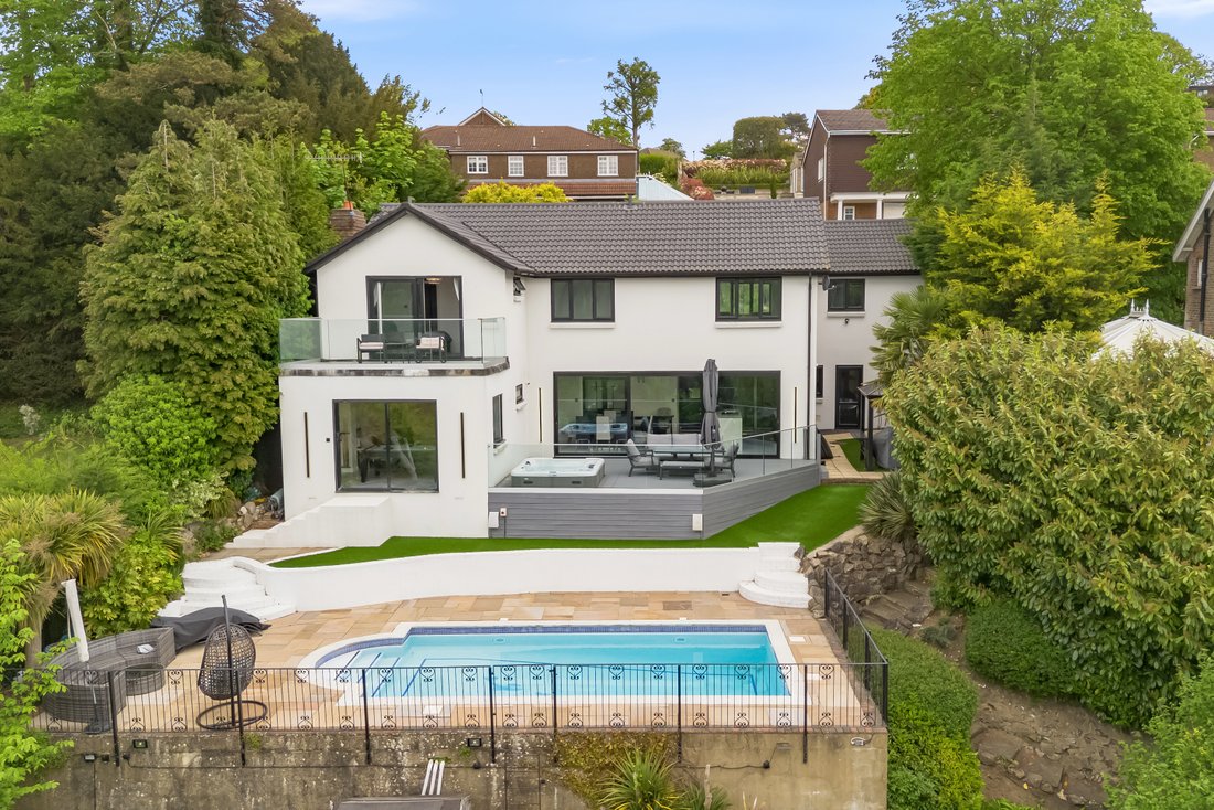 House in Warlingham, England 1 - 17902037