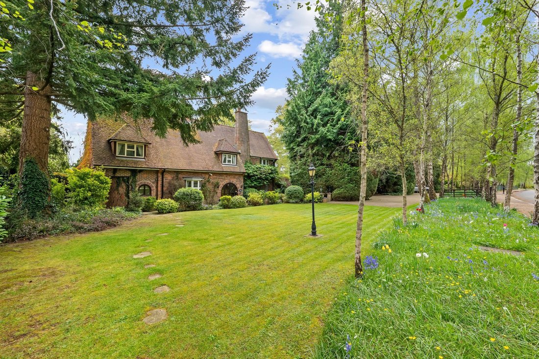 House in Woodcote Green, London Borough of Croydon, England 3 - 17902041