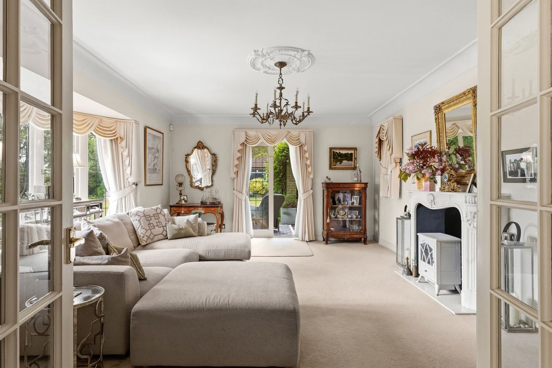 House in Woodcote Green, London Borough of Croydon, England 4 - 17902041