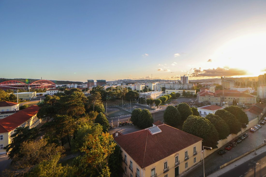 Apartment in Carnide, Lisbon, Portugal 3 - 17902076
