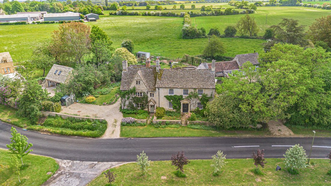 Country House in Black Bourton, England 2 - 17902040