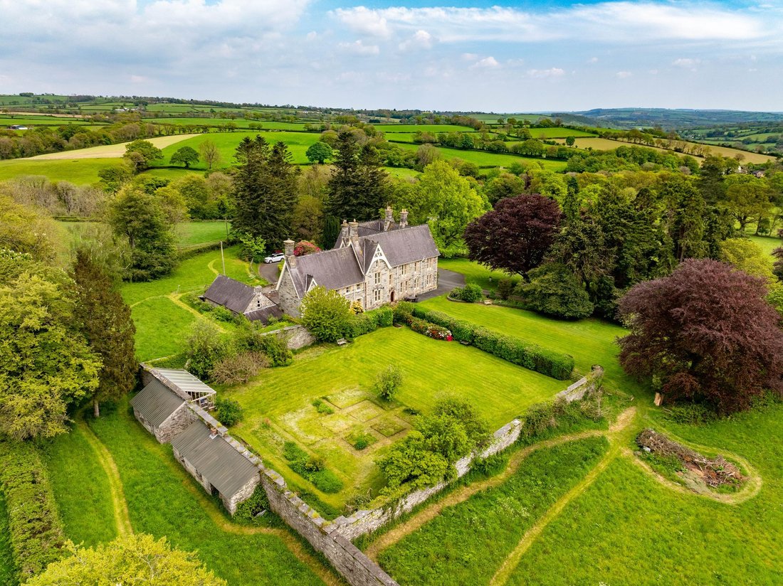 Estate in Llangoedmor, Wales 2 - 17902045