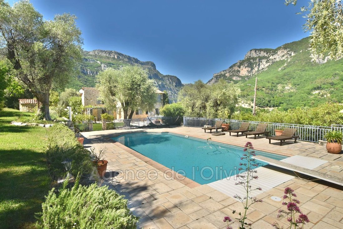 Villa in Le Bar-sur-Loup, Provence-Alpes-Côte d'Azur, France 2 - 17809589