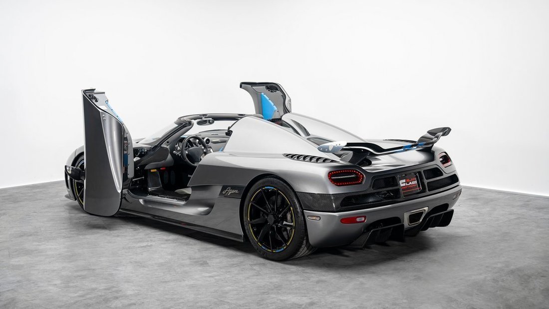 Roadster in Dubai, United Arab Emirates 2 - 17902224