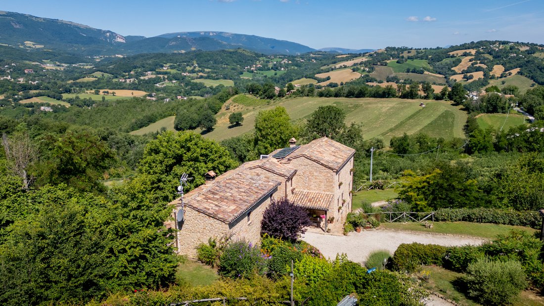Estate in Sarnano, Marche, Italy 3 - 17902192