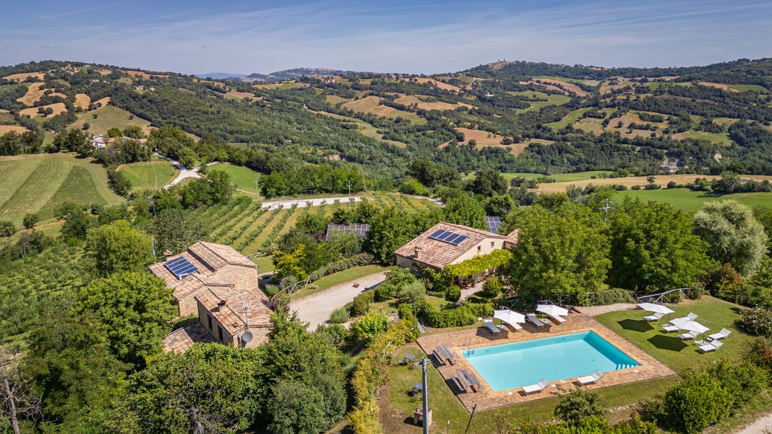 Estate in Sarnano, Marche, Italy 1 - 17902192