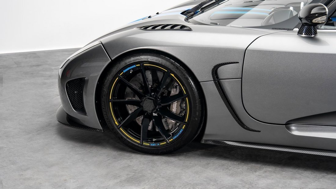 Roadster in Dubai, United Arab Emirates 4 - 17902224