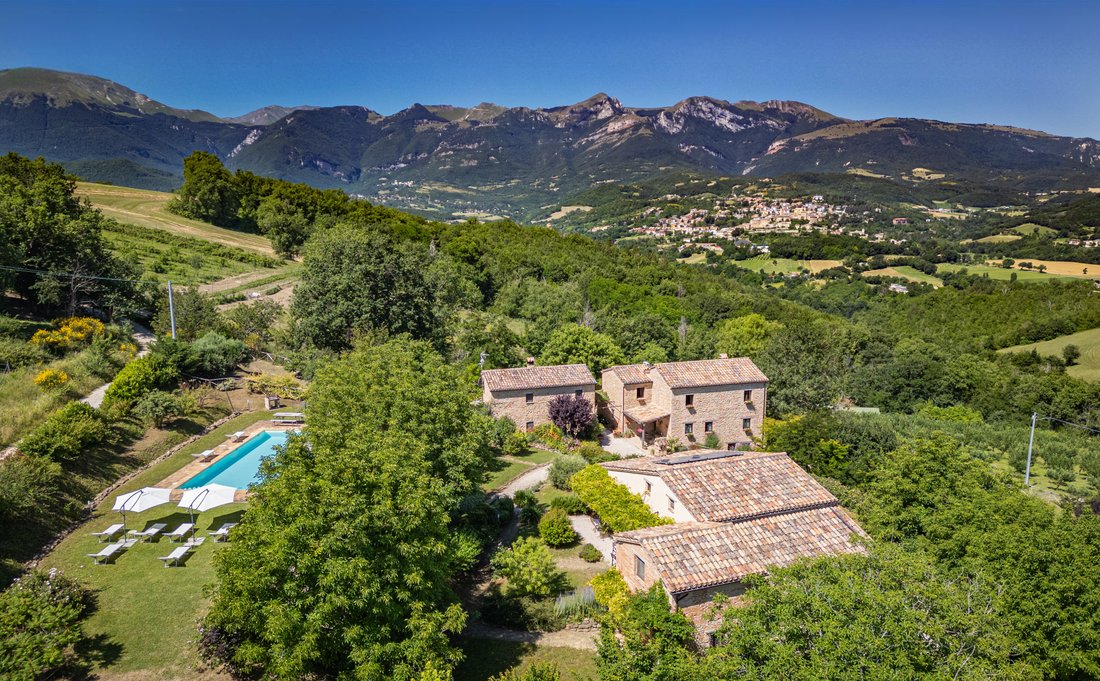 Estate in Sarnano, Marche, Italy 4 - 17902192