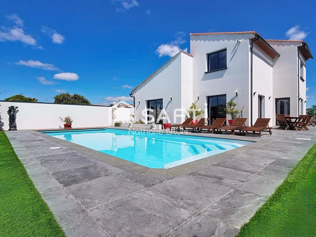 House in Portiragnes, Occitania, France 1 - 17871569
