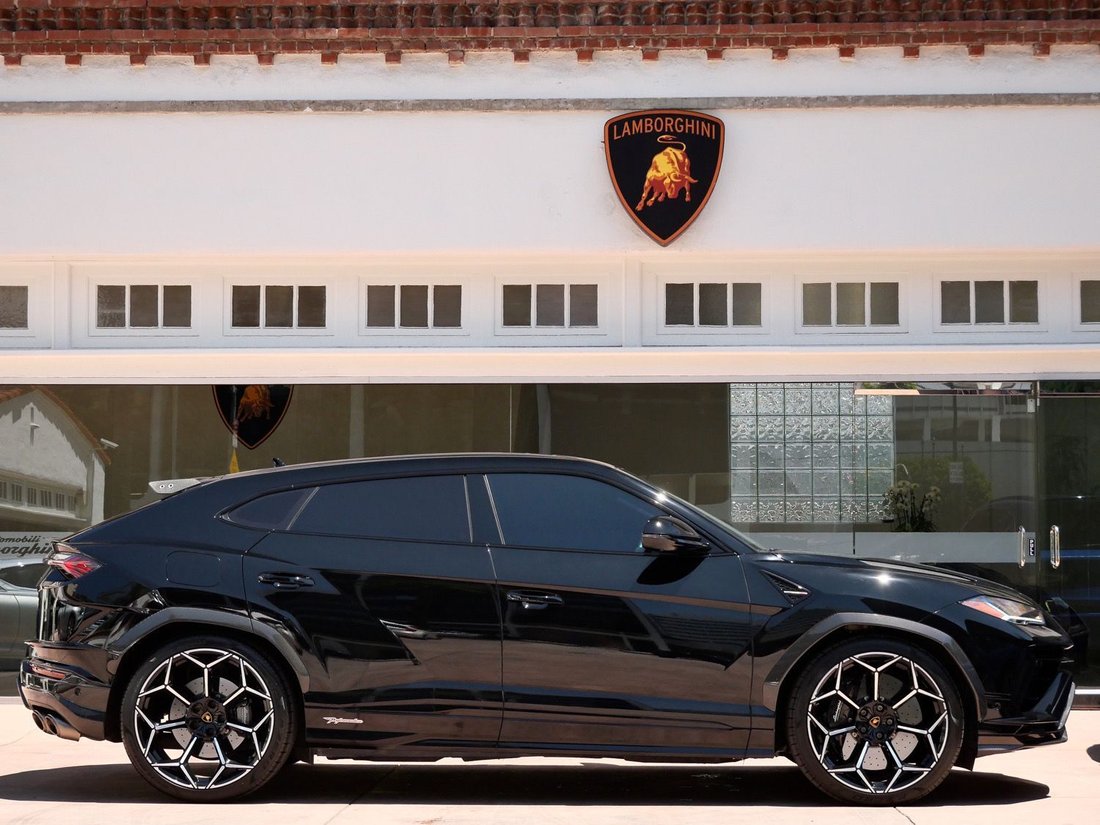 Suv in Beverly Hills, CA, United States 2 - 17902495