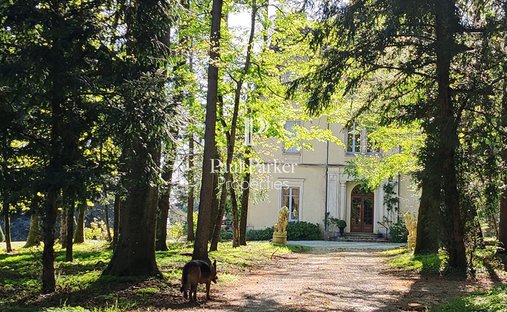 Chateau in Jujurieux, Auvergne-Rhone-Alpen, Frankreich 1