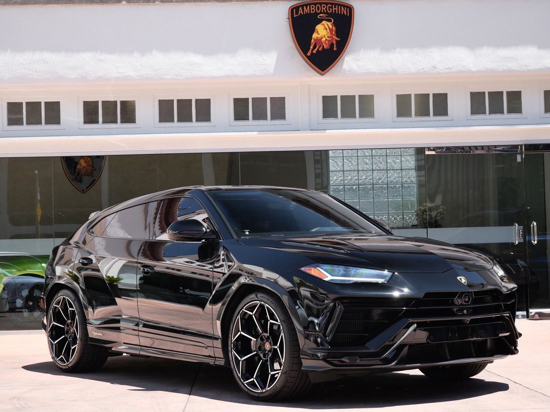 Suv in Beverly Hills, CA, United States 1 - 17902495