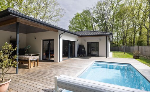 House in Le Las, Saint-Jean-d'Illac, France 1