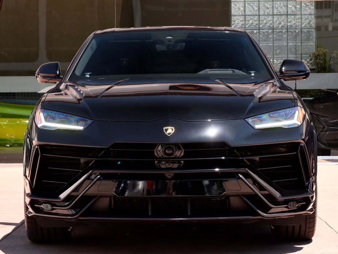 Suv in Beverly Hills, CA, United States 5 - 17902495