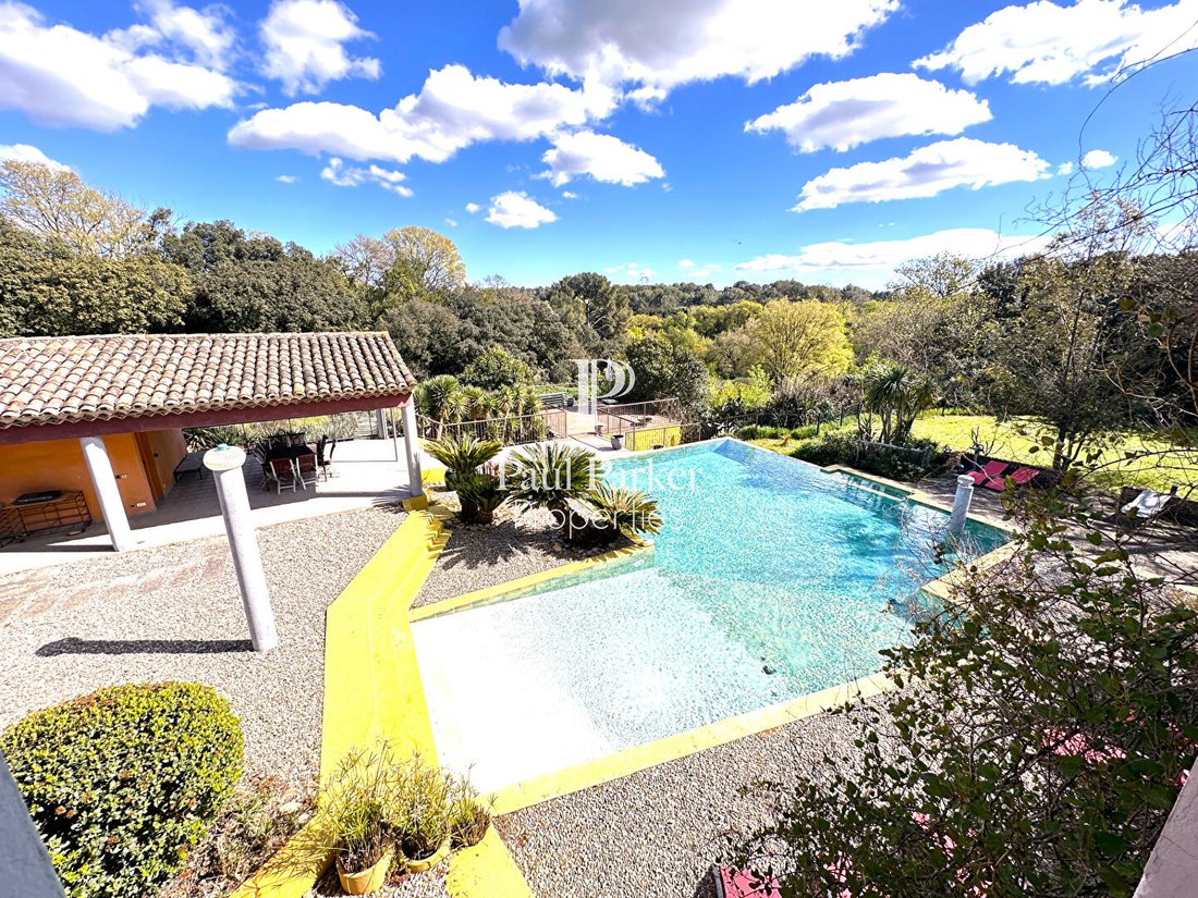 Villa in Grans, Provence-Alpes-Côte d'Azur, France 1 - 17902442