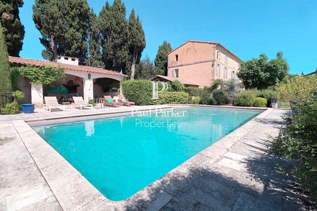 Villa in Saint-Rémy-de-Provence, Provence-Alpes-Côte d'Azur, France 3 - 17902304