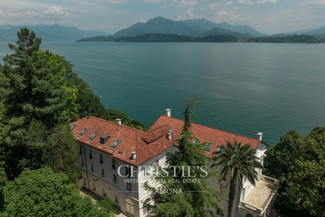 Villa in Belgirate, Piedmont, Italy 2 - 15362468