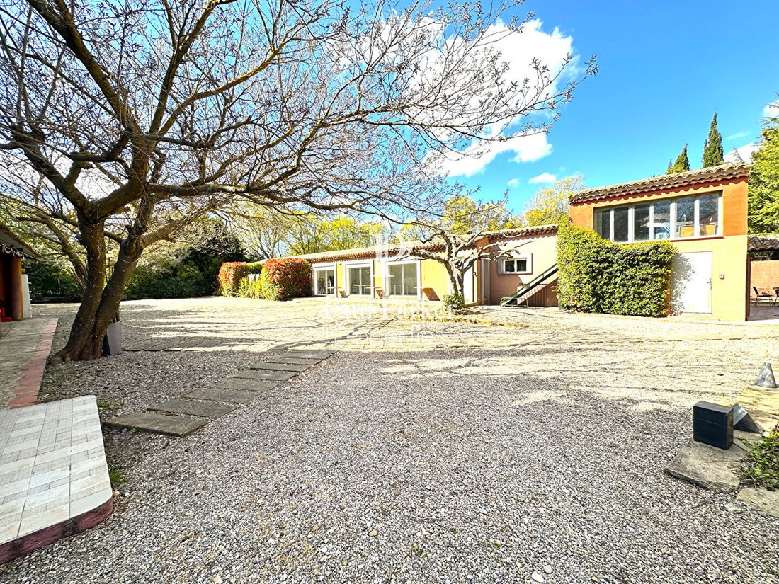 Villa in Grans, Provence-Alpes-Côte d'Azur, France 3 - 17902442