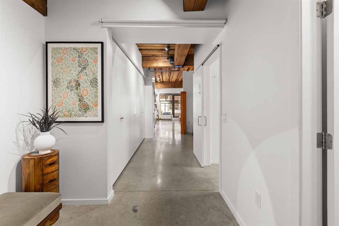 Condo in Vancouver, British Columbia, Canada 2 - 17902858
