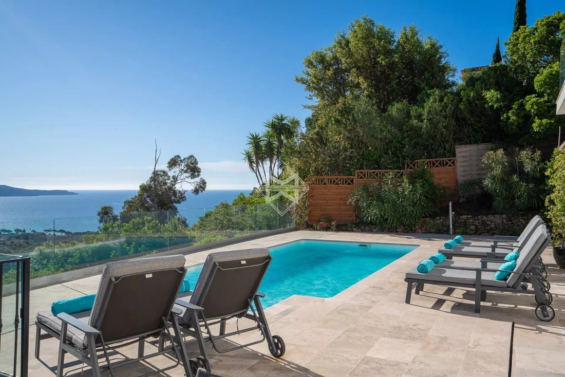 Villa in Nord, Cavalaire-sur-Mer, France 4 - 17902613