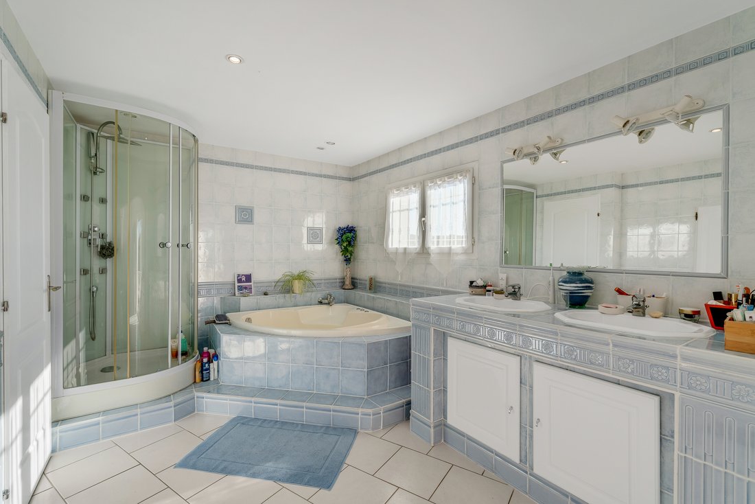 House in Nartelle-Noyer-Bellevue-bd des Sardinaux, Sainte-Maxime, France 5 - 17902514