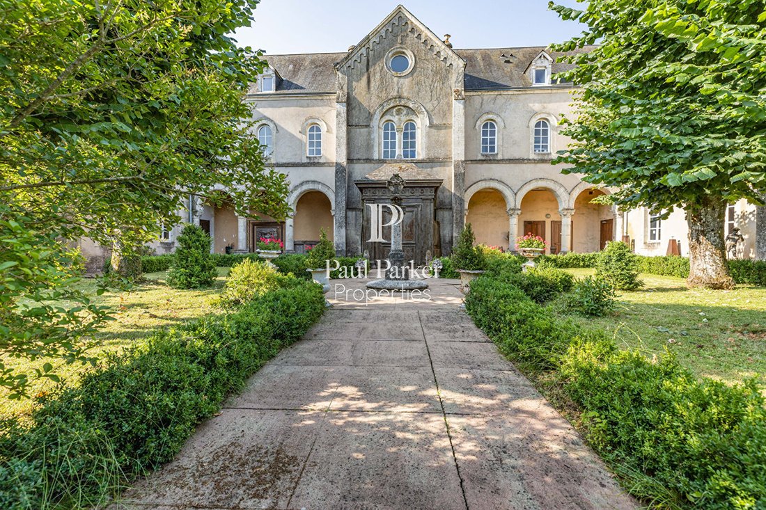 Villa in Saint-Symphorien, Pays de la Loire, France 1 - 17902338