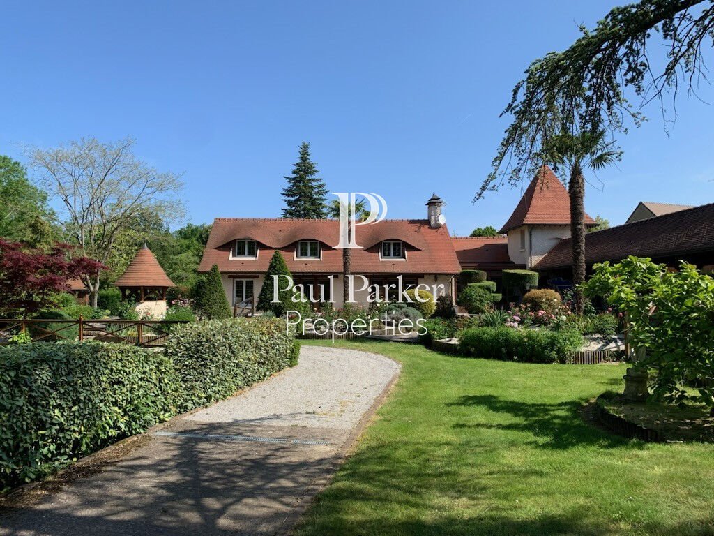 Villa in Montbizot, Pays de la Loire, France 3 - 17902305