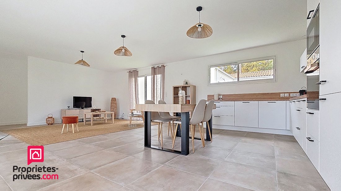 Villa in Les Mathes, Nouvelle-Aquitaine, France 3 - 17902398