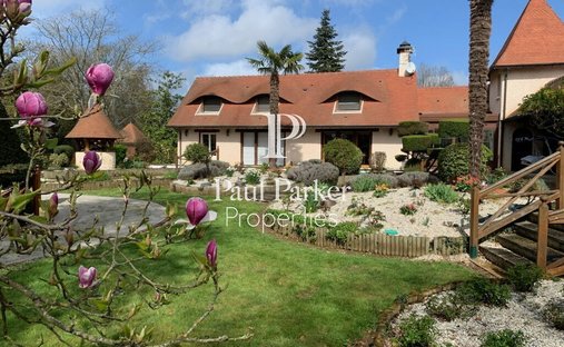 Villa in Montbizot, Pays de la Loire, France 1