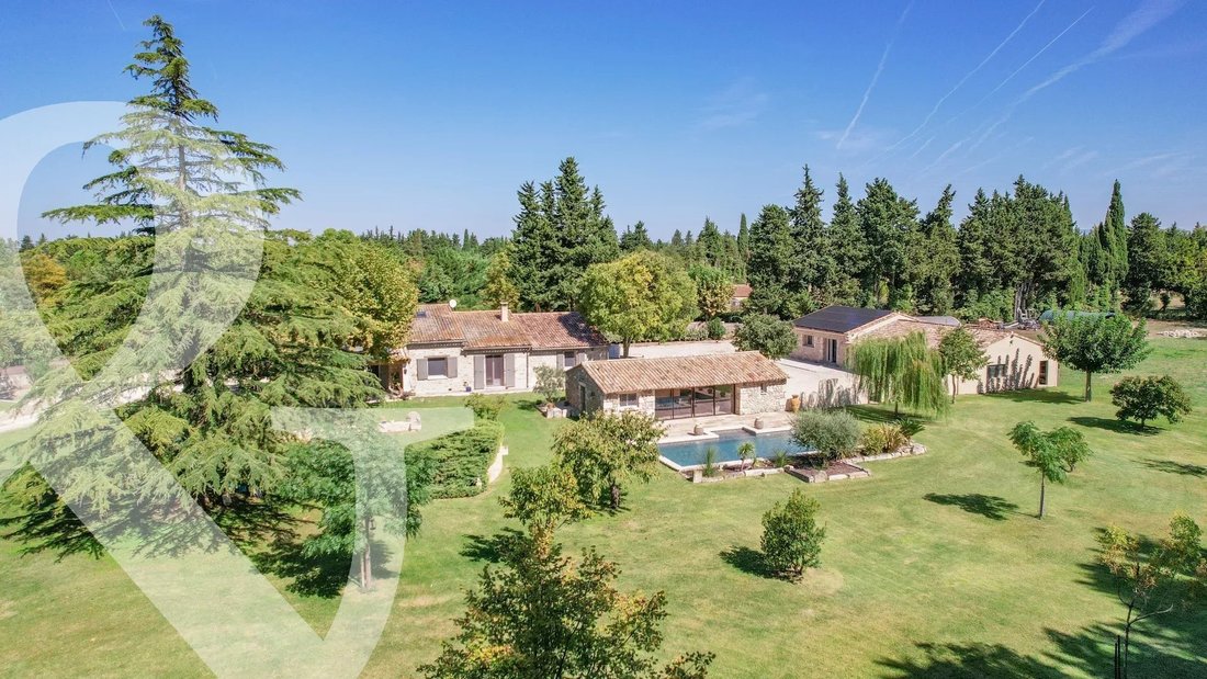 House in Mollégès, Provence-Alpes-Côte d'Azur, France 1 - 17902631
