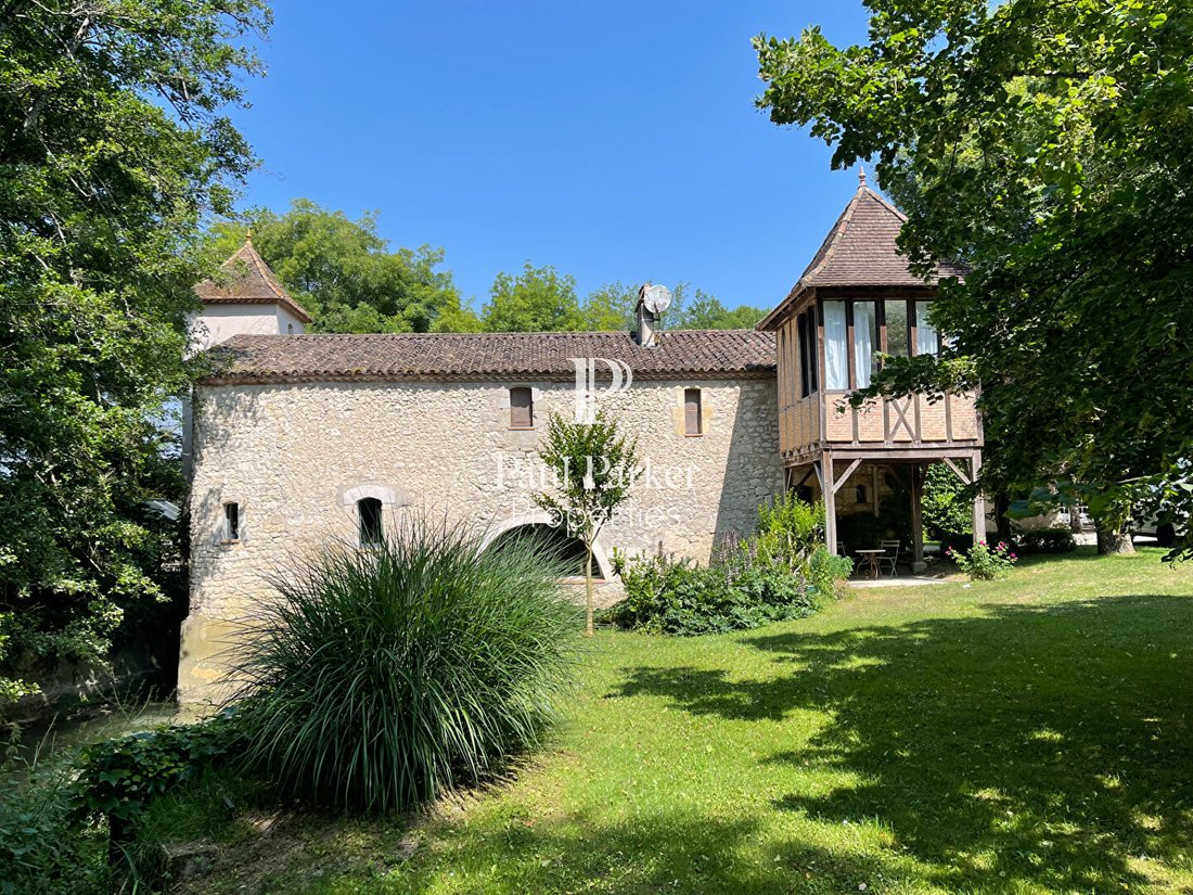 Villa in Monflanquin, Nouvelle-Aquitaine, France 1 - 17902478