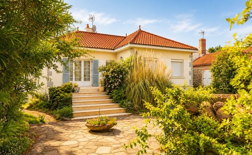 Villa in L'Épine, Pays de la Loire, France 1