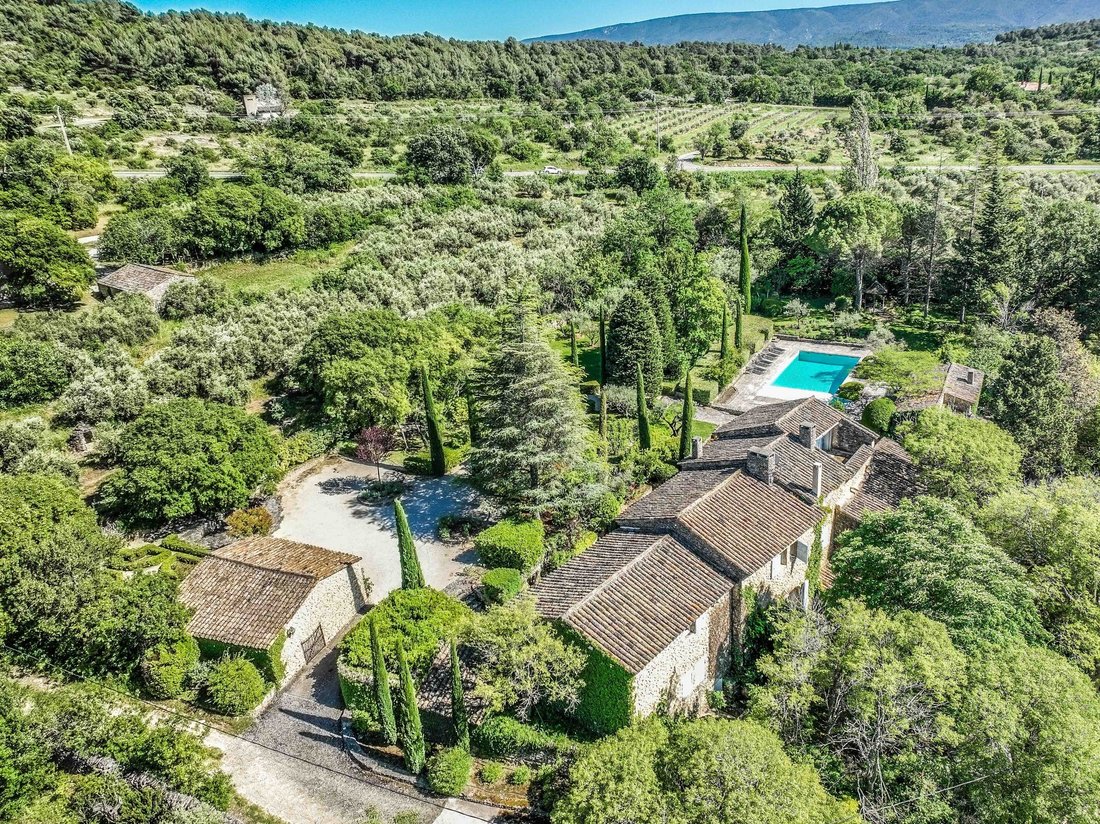 House in Gordes, Provence-Alpes-Côte d'Azur, France 2 - 17893201