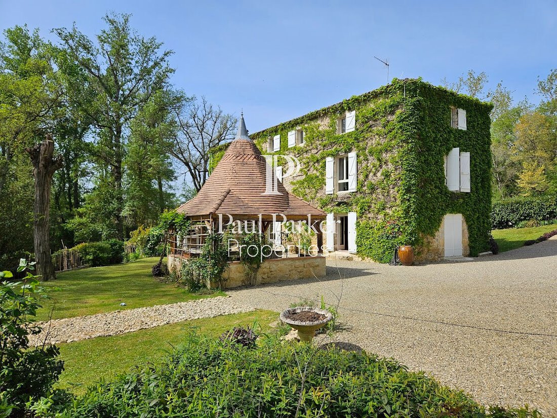 Villa in Astaffort, Nouvelle-Aquitaine, France 2 - 17902491