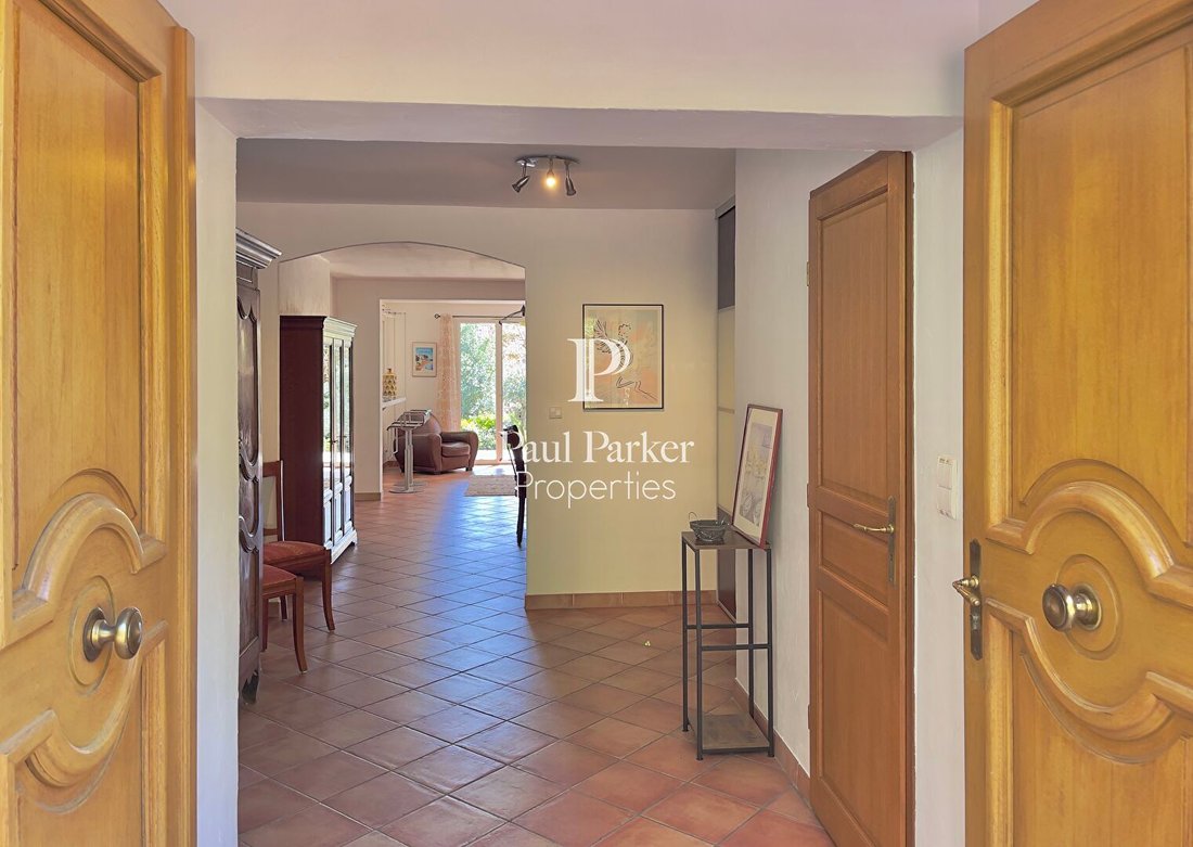 Villa in Mazenod-Bellevue-Saint Donat-Banon, Aix-en-Provence, France 2 - 17902520