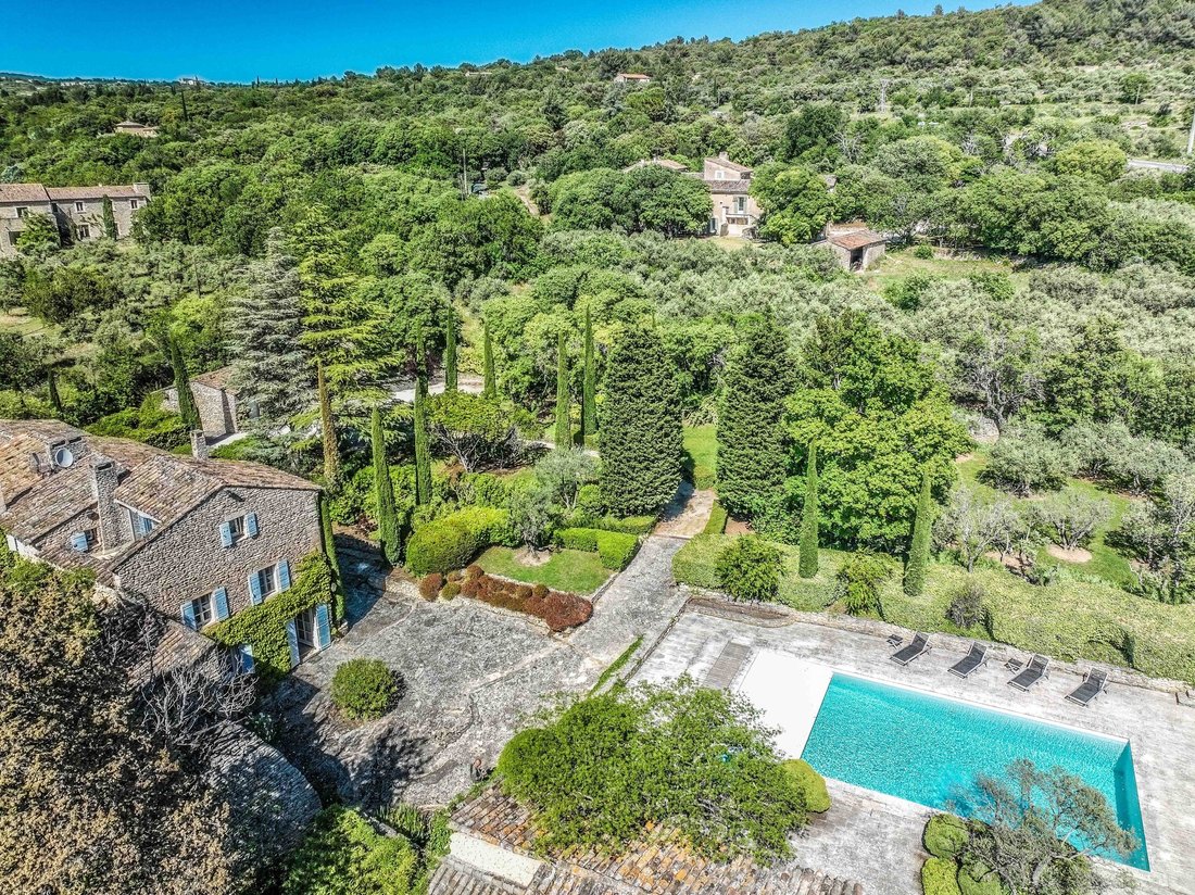 House in Gordes, Provence-Alpes-Côte d'Azur, France 3 - 17893201