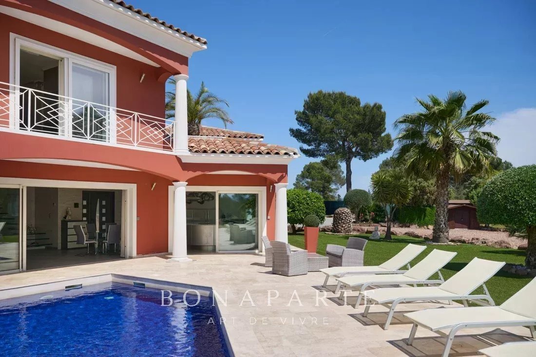 Villa in Exterieurs, Frejus, France 3 - 17357998