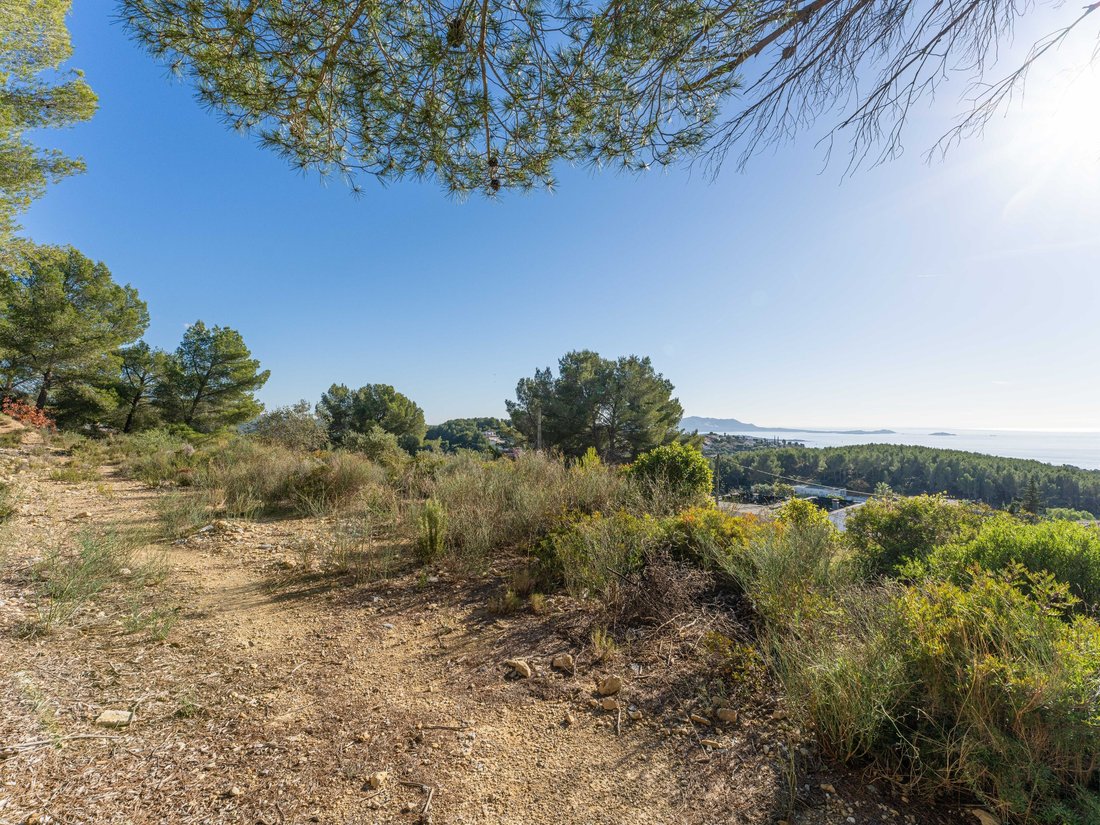 Land in Beaucours-La Gorguette-La Morvenede, Sanary-sur-Mer, France 1 - 17902579