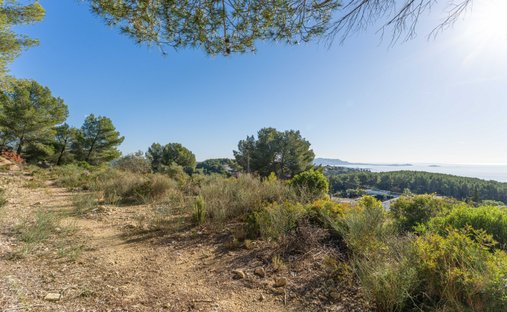 Land in Beaucours-La Gorguette-La Morvenede, Sanary-sur-Mer, France 1