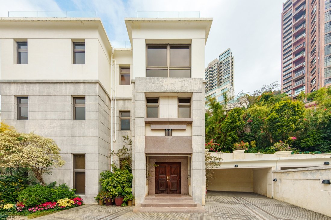 Apartment in Deep Water Bay, Hong Kong 1 - 17903689
