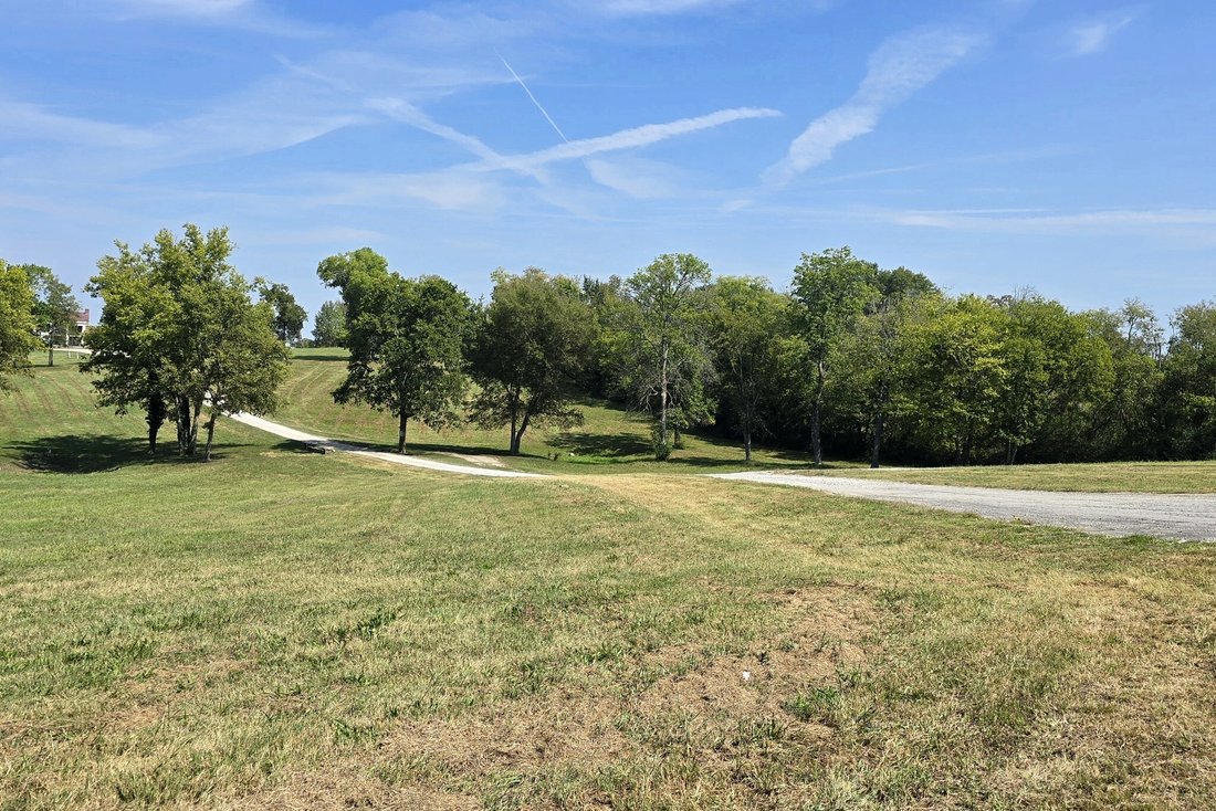 Land in Columbia, Tennessee, United States 1 - 17903053