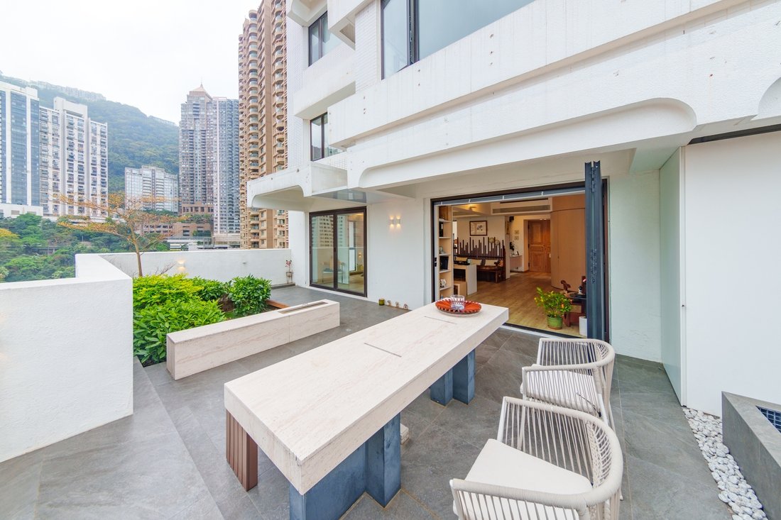 Apartment in Mid-Levels Central, Hong Kong 1 - 17903664