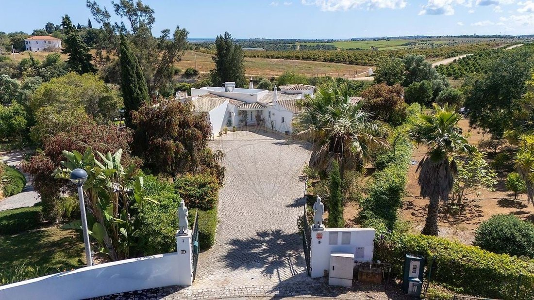 Villa in Mexilhoeira Grande, Algarve, Portugal 5 - 17903424