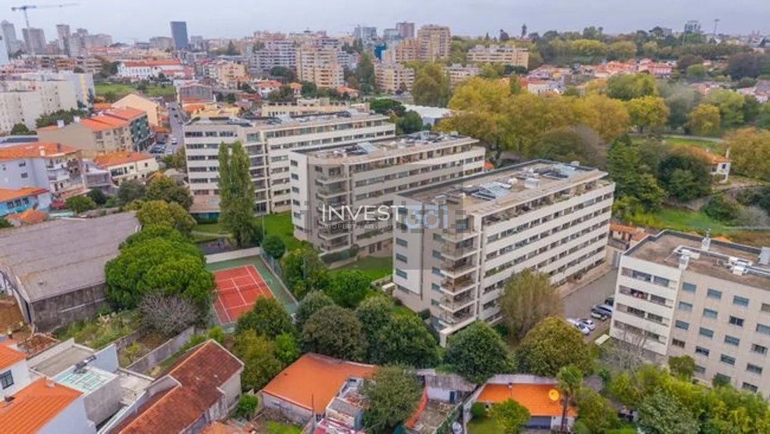 Apartment in Lordelo do Ouro e Massarelos, Porto District, Portugal 1 - 17903448